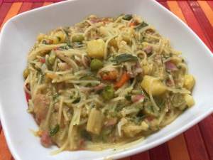 Minestrone di pasta, verdura e pesto