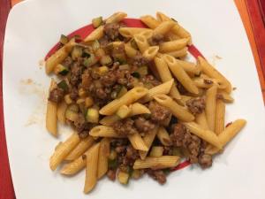 Pasta con zucchine e salsiccia