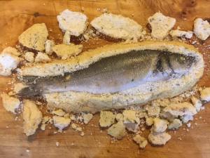 Branzino alle erbe in crosta di sale