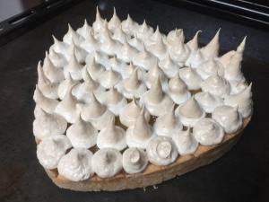 Crostata con curd di limone e meringa