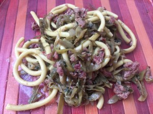 Bucatini con cotechino croccante e carciofi