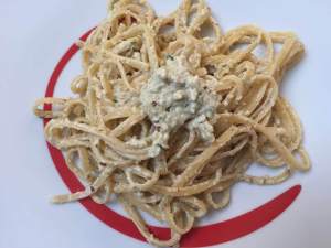 Linguine con pesto di mandorle