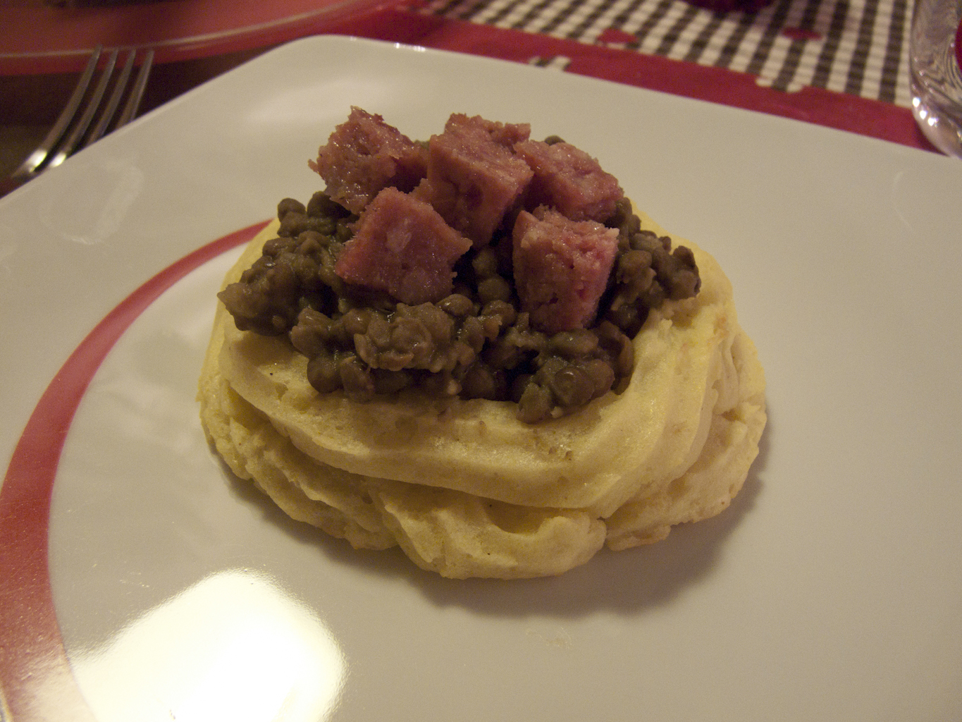 Nidi di patate con lenticchie e cotechino