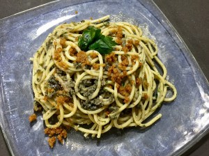 Spaghetti alla chitarra con olive, acciughe, limone e mollica fritta