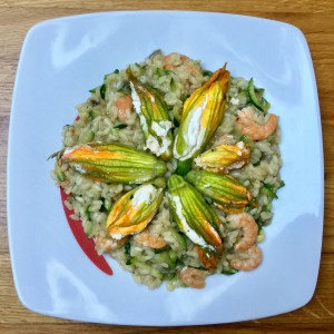 Risotto con gamberi zucchine e fiori di zucca