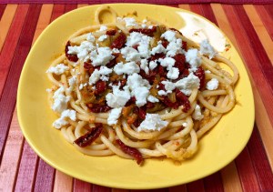 Pasta con fiori di zucca e feta