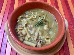 Minestra di legumi e curcuma