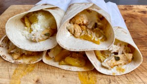 Fajitas di pollo e cubetti di pancetta affumicata