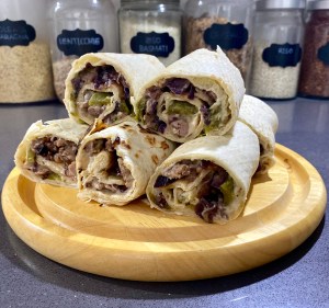 Piadina con salsiccia e peperoni arrosto