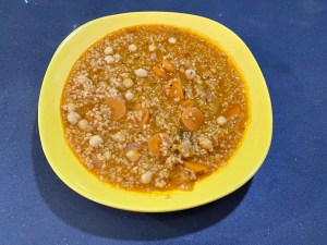 Zuppa di pomodoro e ceci con bulgur