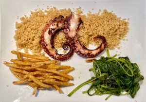 Tentacoli di polpo con cous cous alla paprika