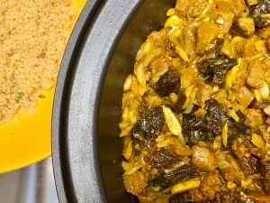 Tajine di agnello con prugne e mandorle