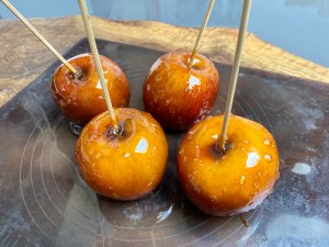 Mele stregate caramellate