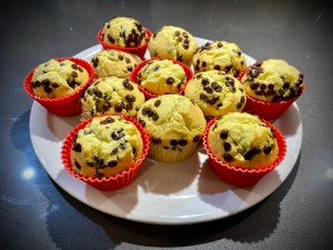 Muffin al latte di mandorla e gocce di cioccolato