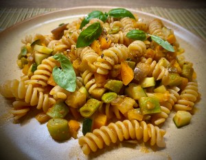 Fusilli integrali al ragù di verdure estive