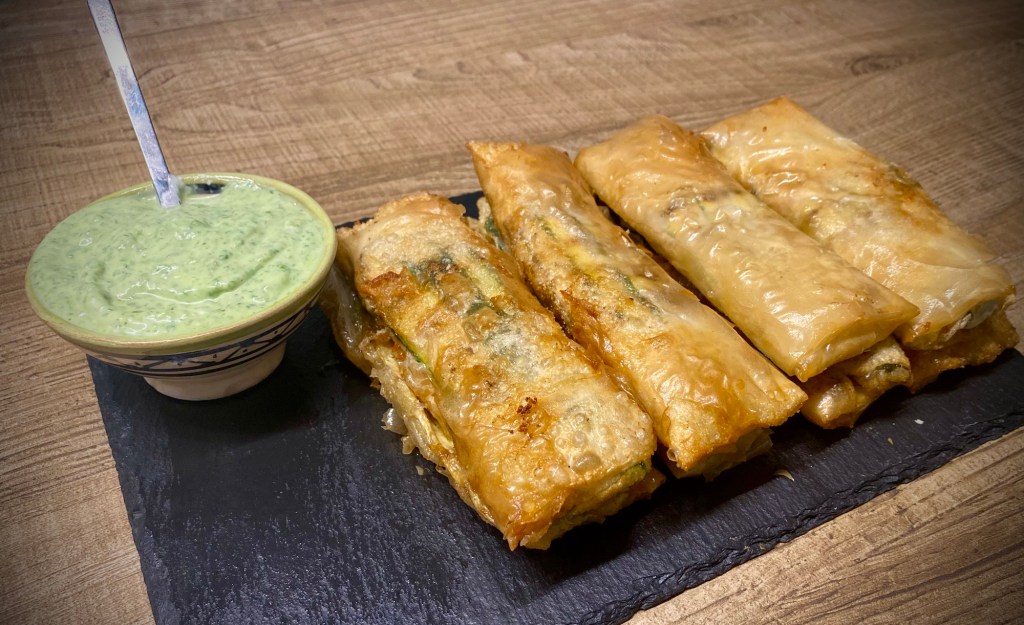 Pacchettini di pasta fillo con cuore di salmone e formaggio