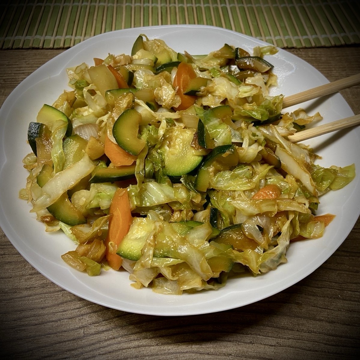 Verdure saltate con salsa di soia e zenzero