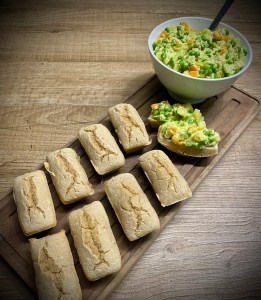 Panini alla birra con insalata russa di primavera