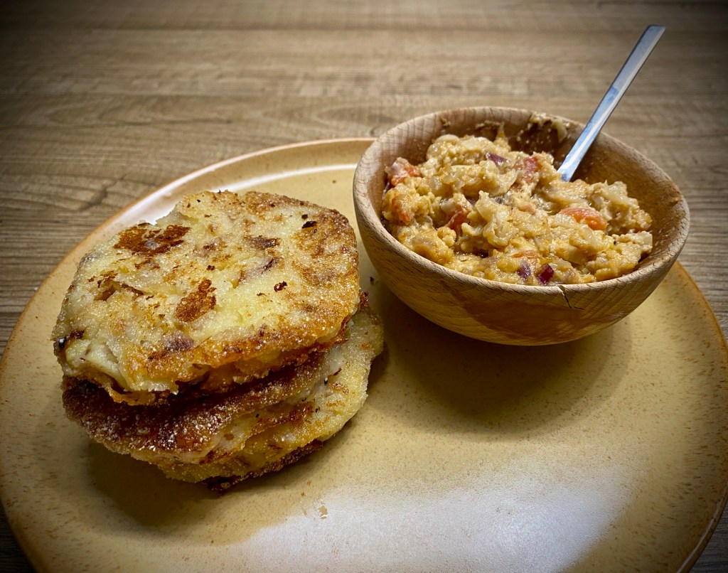 Tortine di patate con salsa di arachidi