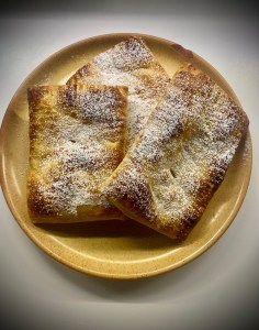 Fagottini di pasta sfoglia con cuore di mela