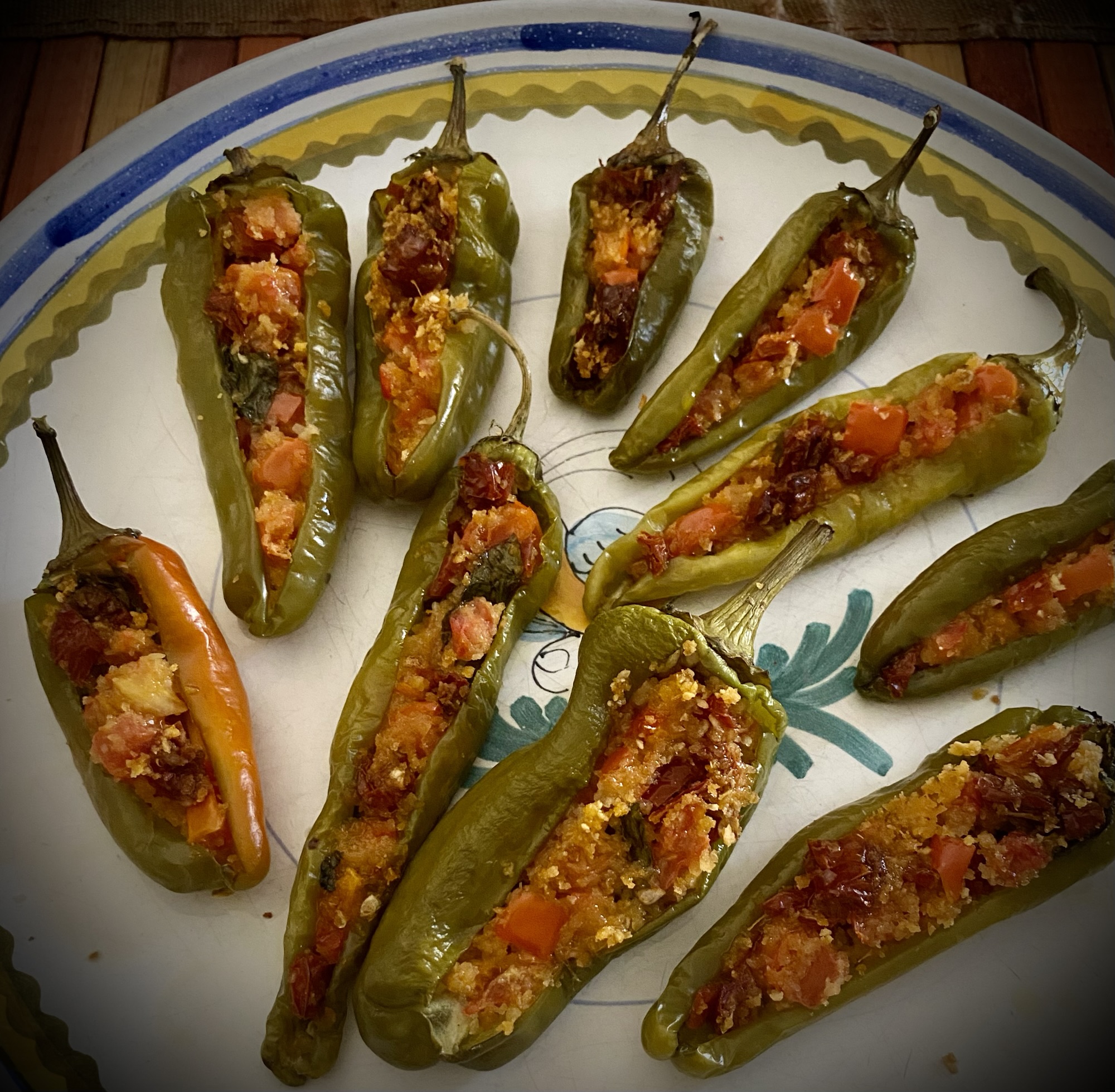 Friggitelli ripieni vegetariani