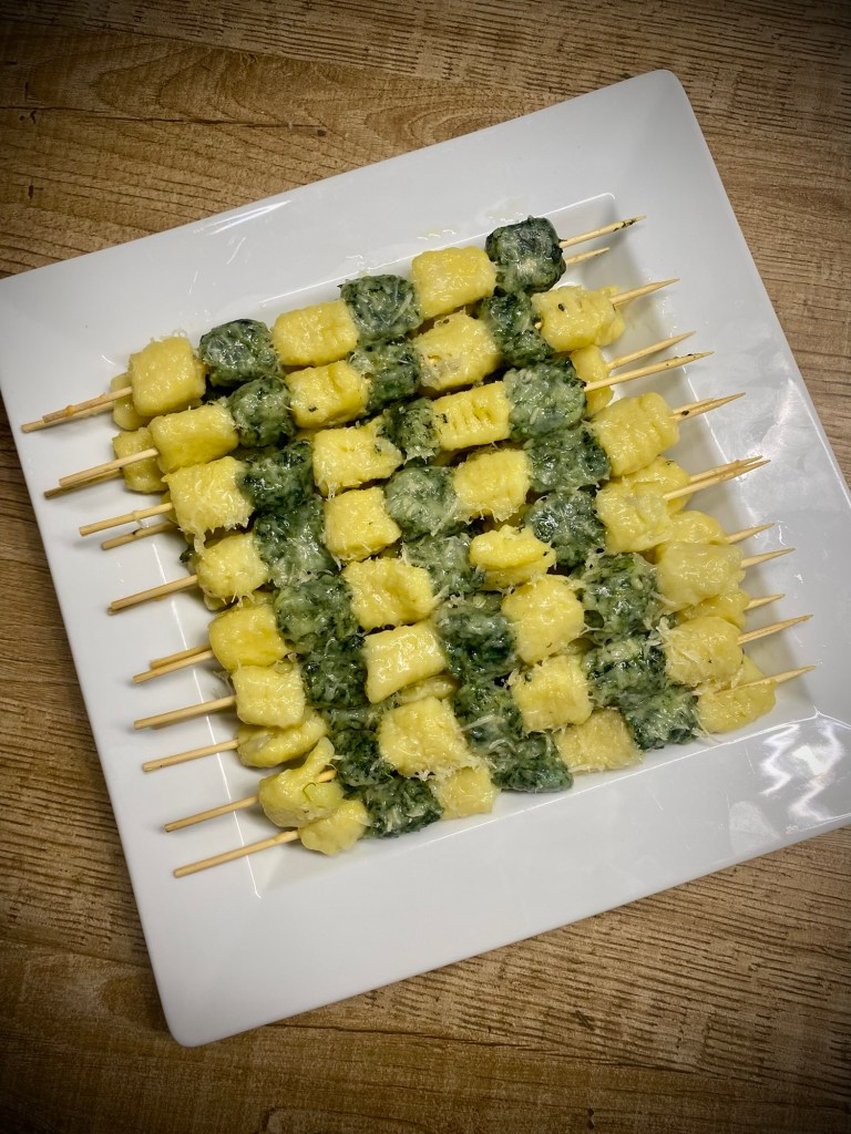 Spiedini di gnocchi gratinati