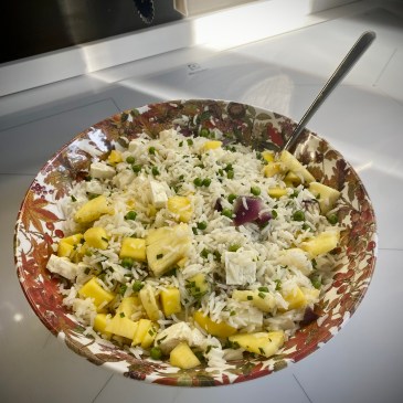 Insalata di riso mango e ananas